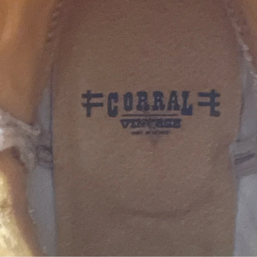 Corral vintage TEEN Heart & Wings western boots, size 2 Leather. Preowned.